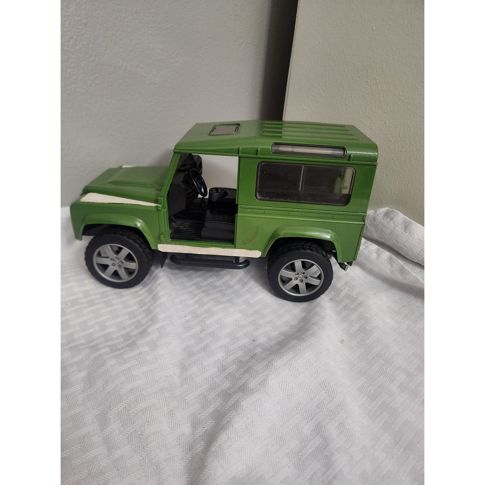 Bruder Land Rover Defender Green Station Wagon Toy Car 2010 Made in Germany